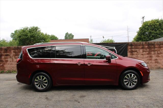 used 2021 Chrysler Pacifica Hybrid car, priced at $27,699