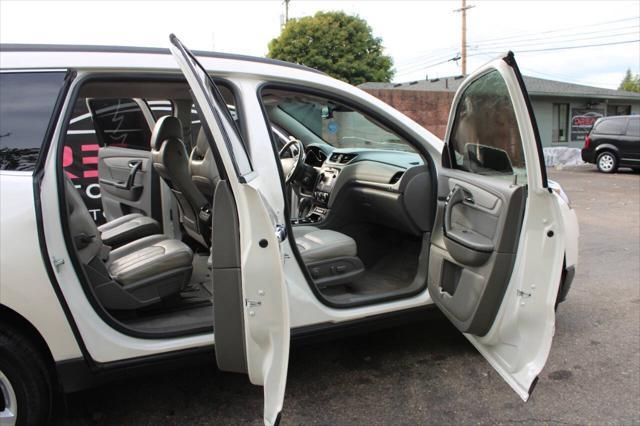 used 2014 Chevrolet Traverse car, priced at $9,999