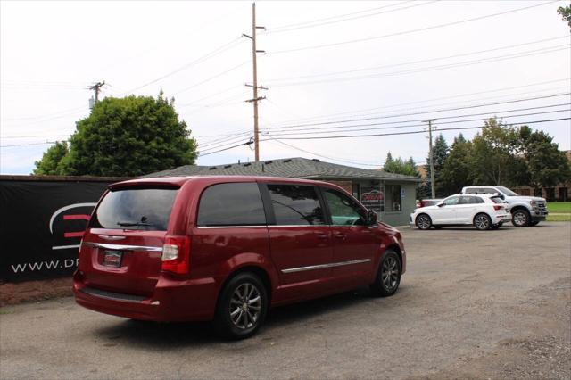 used 2015 Chrysler Town & Country car, priced at $9,999