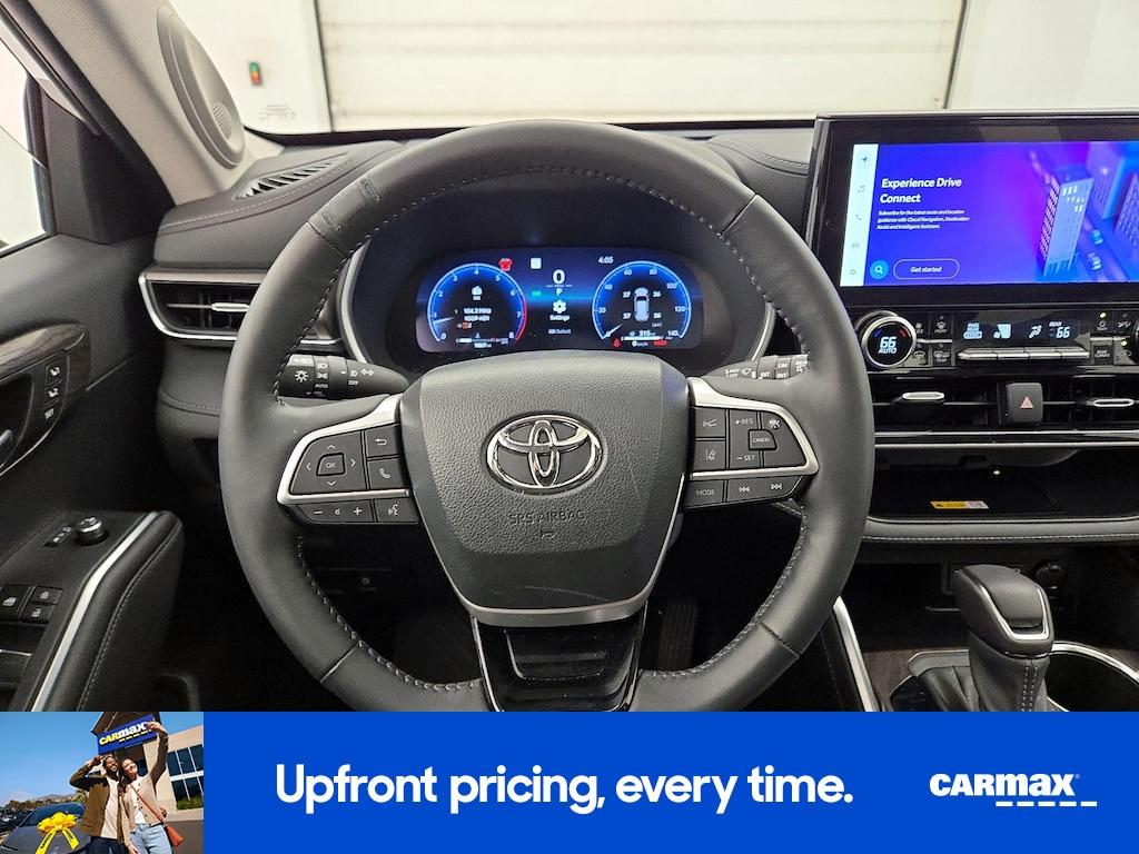 used 2023 Toyota Highlander car, priced at $43,998