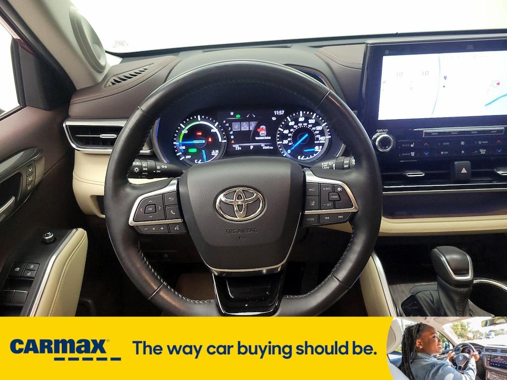 used 2020 Toyota Highlander Hybrid car, priced at $39,998