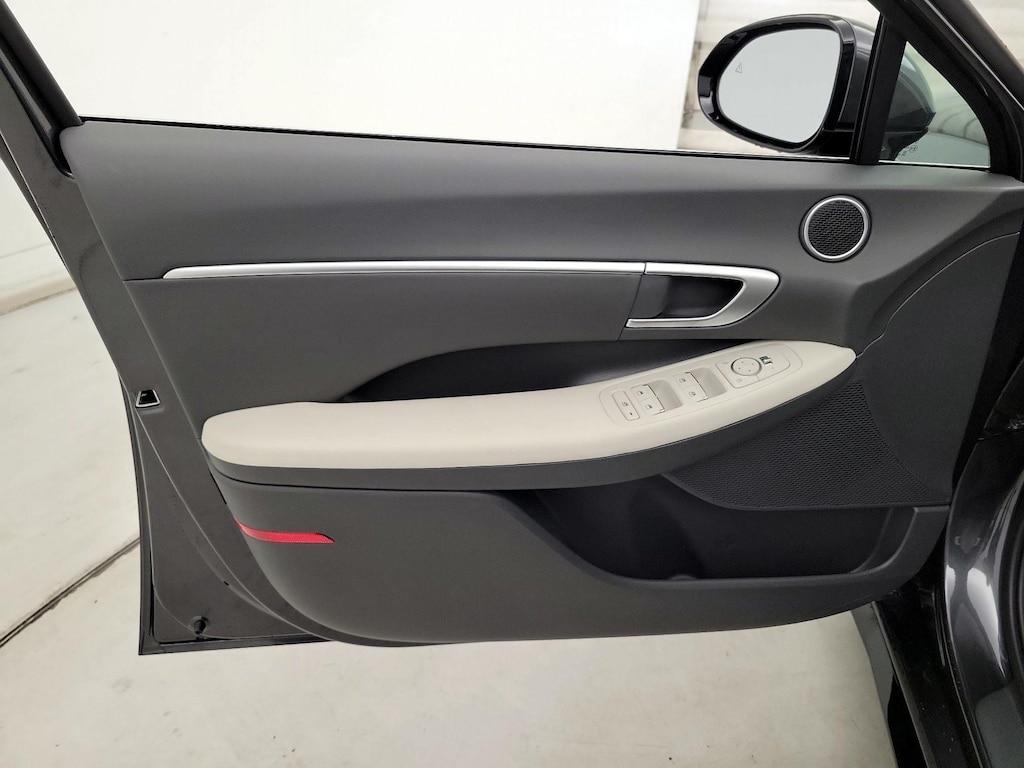 used 2025 Hyundai Sonata Hybrid car, priced at $29,998