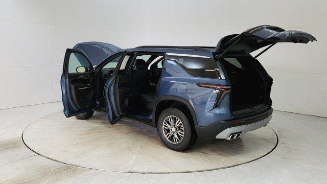 new 2025 Chevrolet Traverse car, priced at $42,093