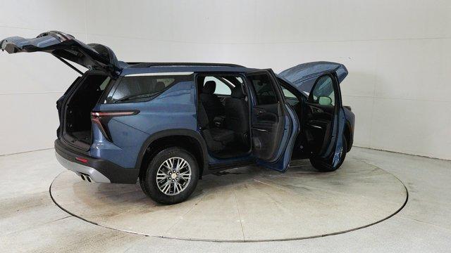 new 2025 Chevrolet Traverse car, priced at $42,093