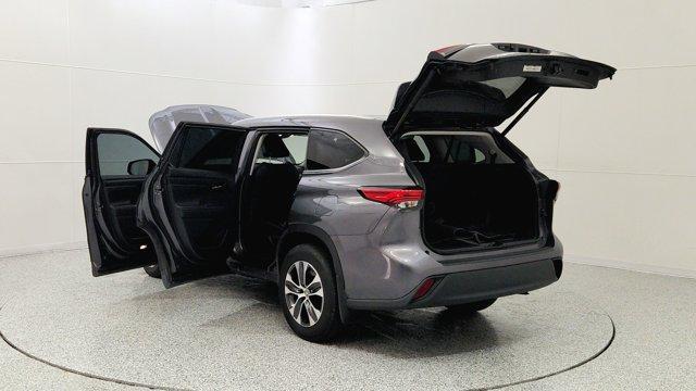used 2021 Toyota Highlander car, priced at $29,994