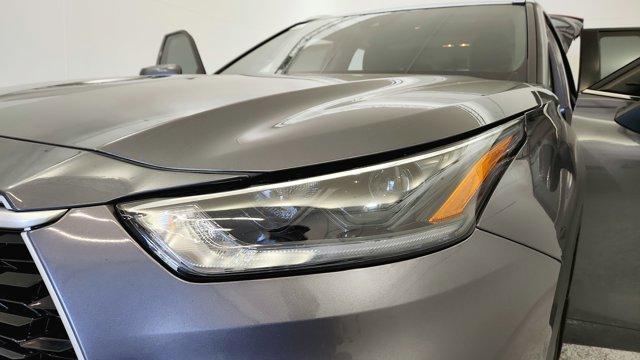 used 2021 Toyota Highlander car, priced at $29,994