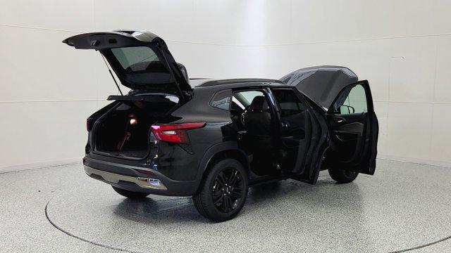 new 2025 Chevrolet Trax car, priced at $28,183