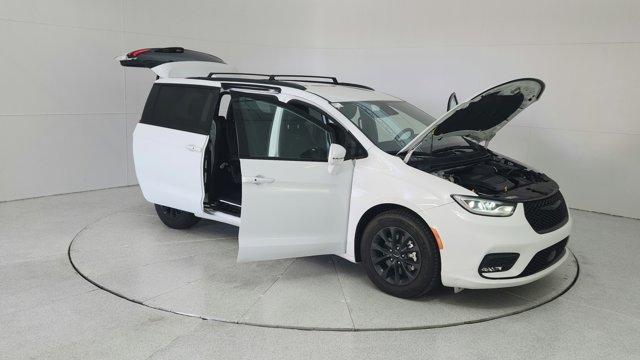 used 2022 Chrysler Pacifica car, priced at $29,792