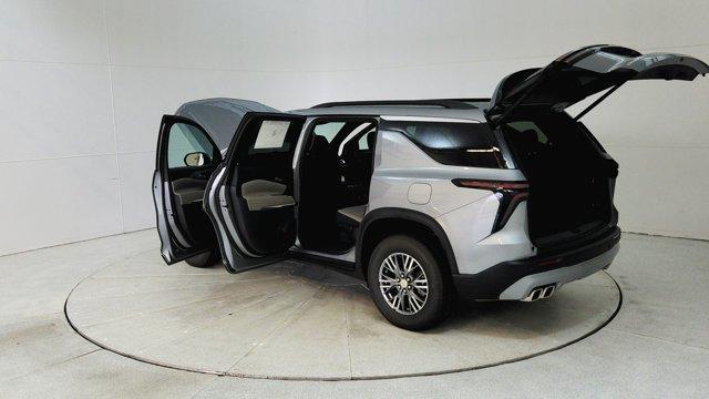 new 2025 Chevrolet Traverse car, priced at $41,893