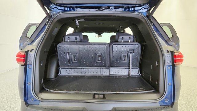 used 2023 Chevrolet Traverse car, priced at $31,393