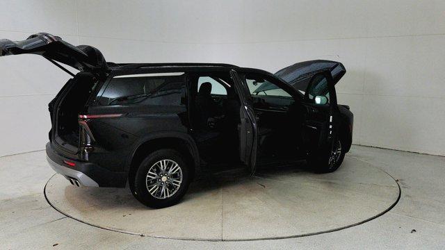 used 2025 Chevrolet Traverse car, priced at $38,592