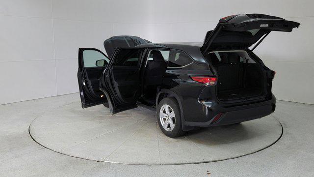 used 2022 Toyota Highlander car, priced at $31,291