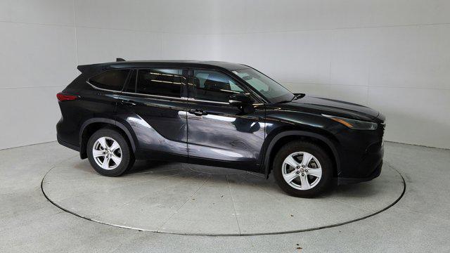 used 2022 Toyota Highlander car, priced at $31,291