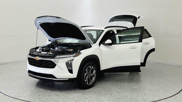 new 2025 Chevrolet Trax car, priced at $25,484