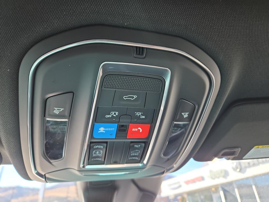 new 2025 Jeep Grand Cherokee car, priced at $42,727