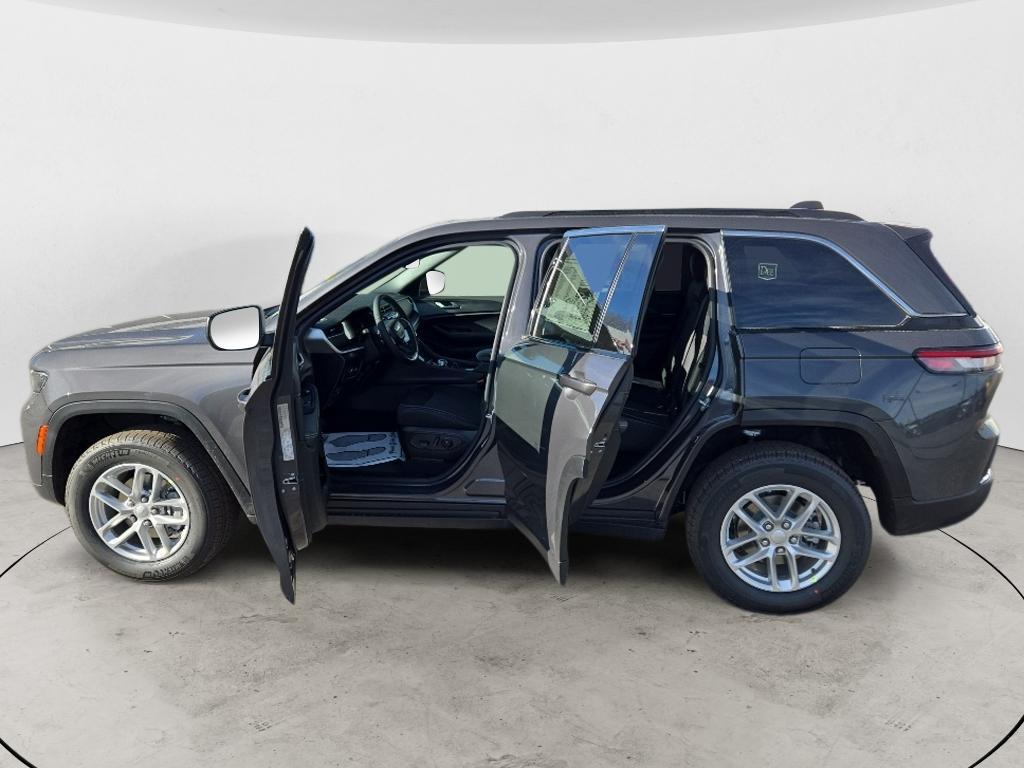 new 2025 Jeep Grand Cherokee car, priced at $42,727