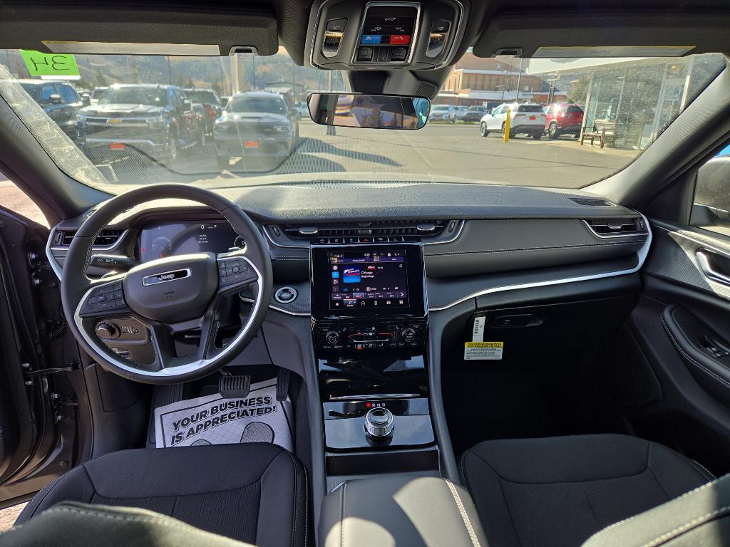 new 2025 Jeep Grand Cherokee car, priced at $42,727