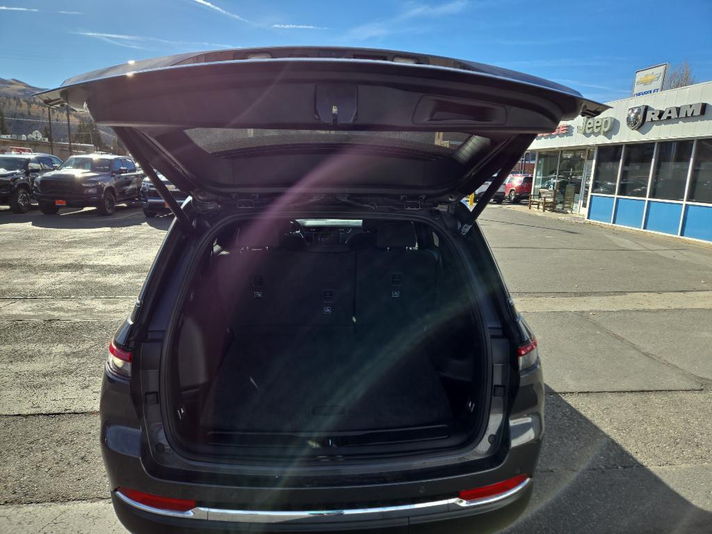 new 2025 Jeep Grand Cherokee car, priced at $42,727