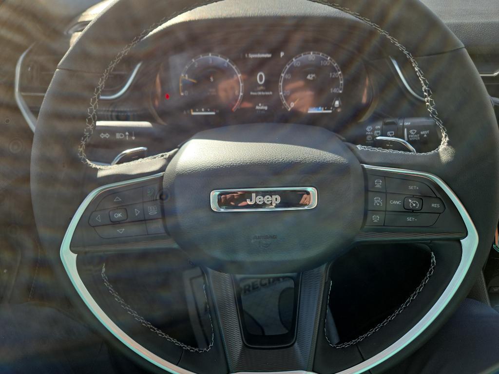 new 2025 Jeep Grand Cherokee car, priced at $42,727