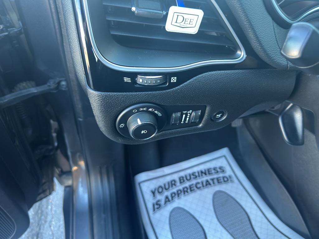 used 2020 Jeep Cherokee car, priced at $20,299