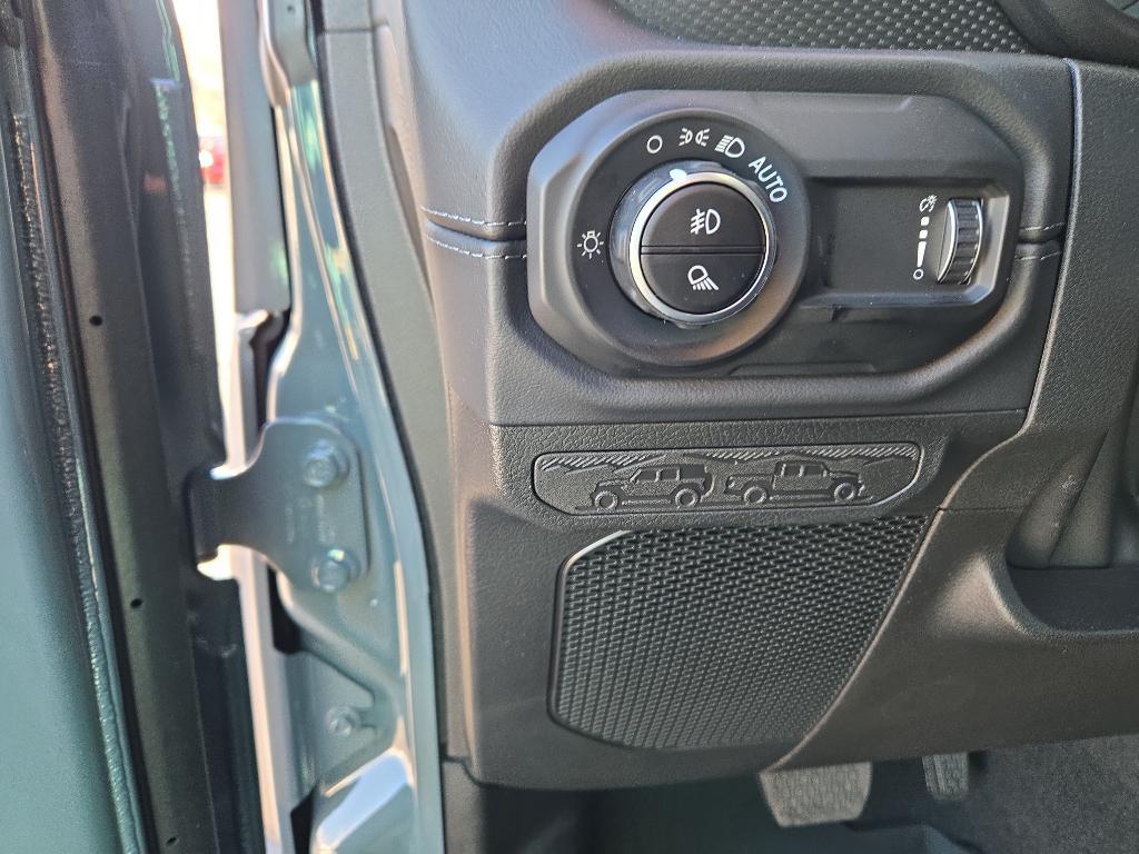 new 2025 Jeep Gladiator car, priced at $55,967