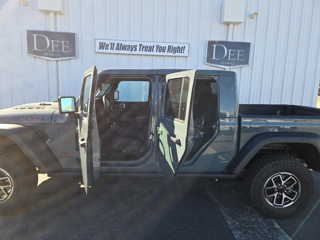 new 2025 Jeep Gladiator car, priced at $55,967