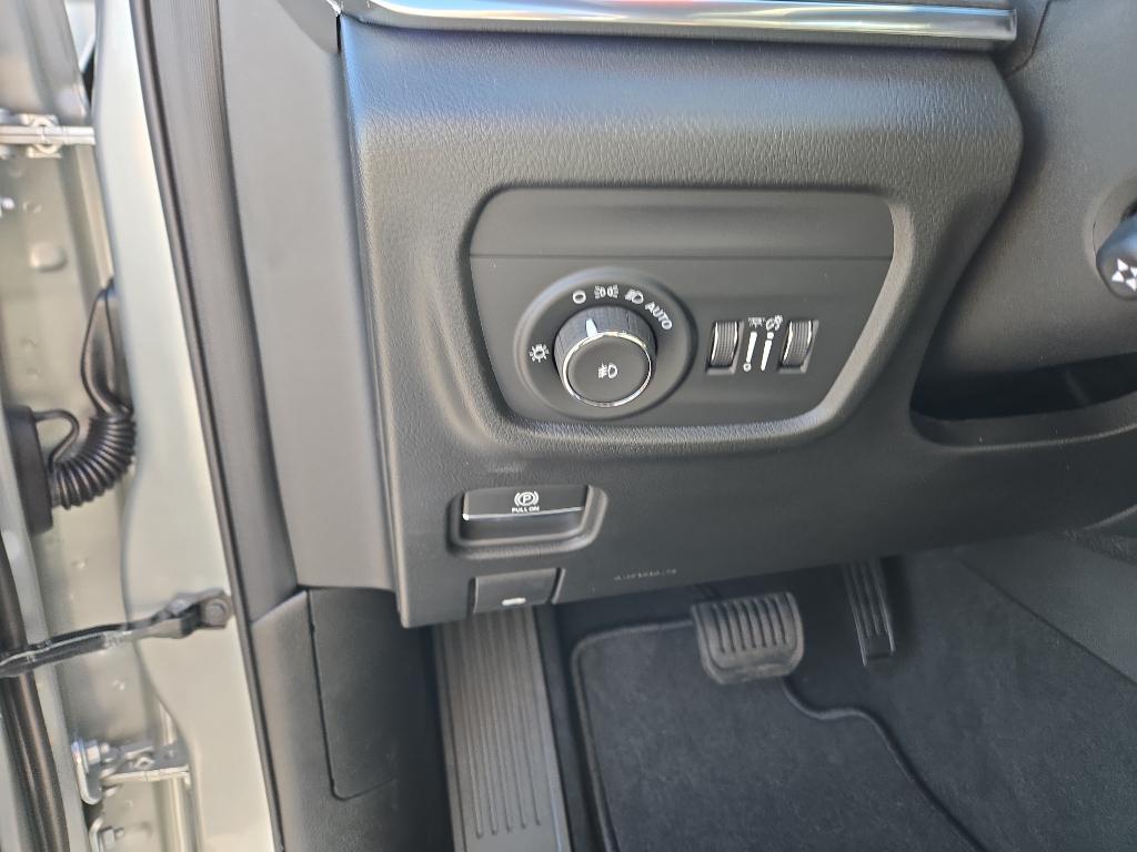 new 2025 Jeep Grand Cherokee car, priced at $56,036