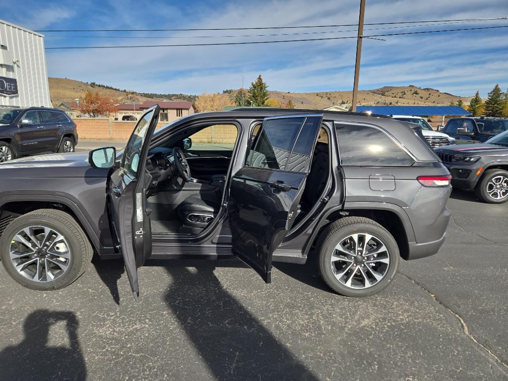 new 2025 Jeep Grand Cherokee car, priced at $60,543