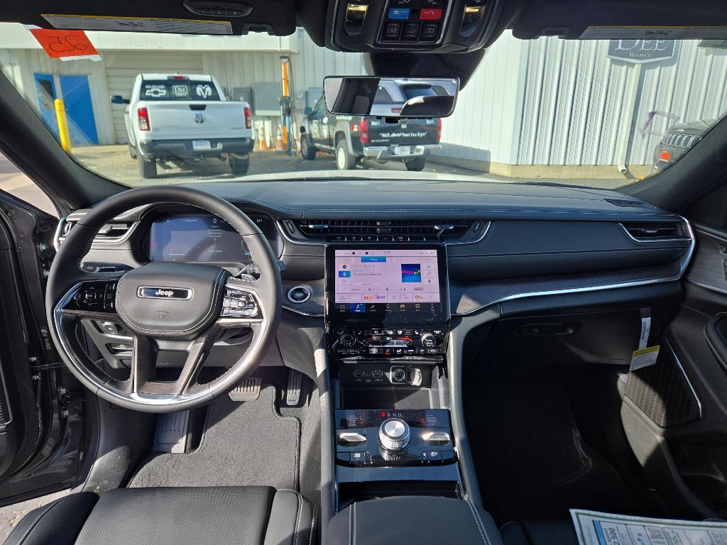 new 2025 Jeep Grand Cherokee car, priced at $60,543