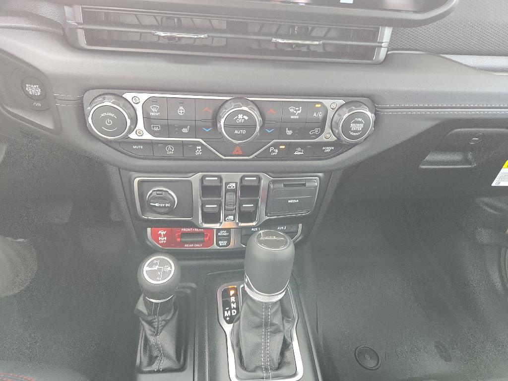 new 2025 Jeep Gladiator car, priced at $58,633