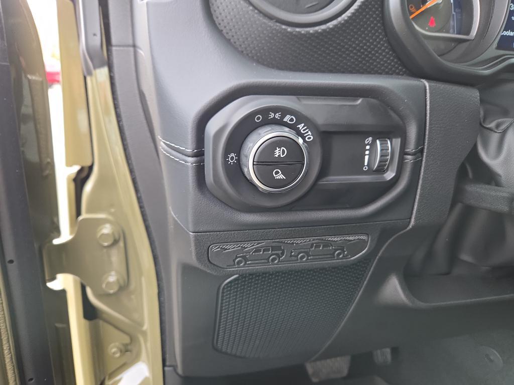 new 2025 Jeep Gladiator car, priced at $58,633