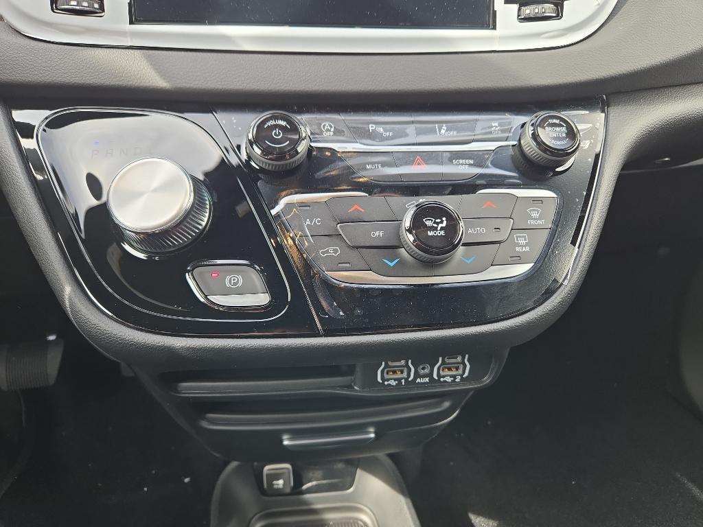 new 2025 Chrysler Voyager car, priced at $39,079