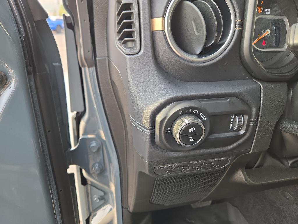 new 2025 Jeep Gladiator car, priced at $46,893