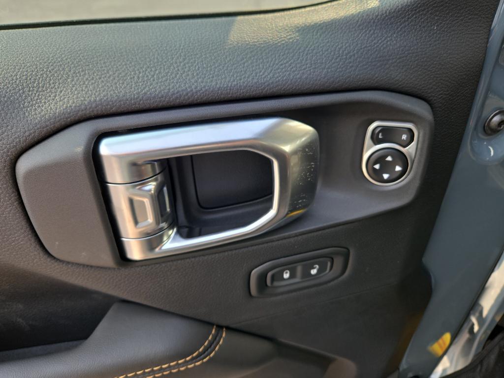 new 2025 Jeep Gladiator car, priced at $46,893