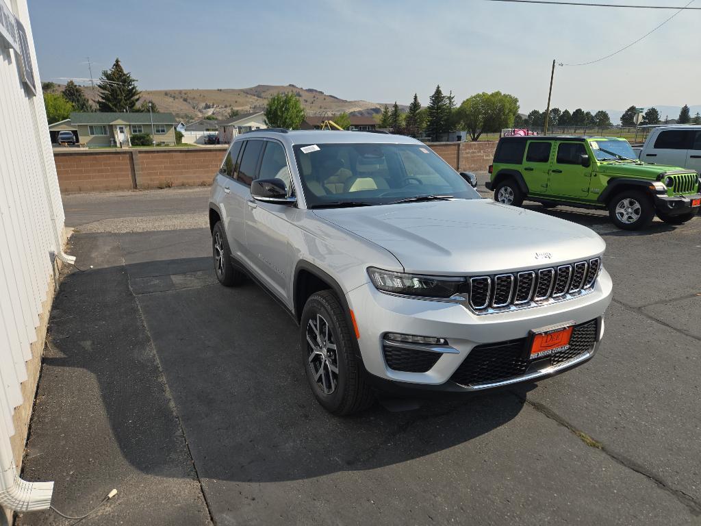 new 2025 Jeep Grand Cherokee car, priced at $46,188