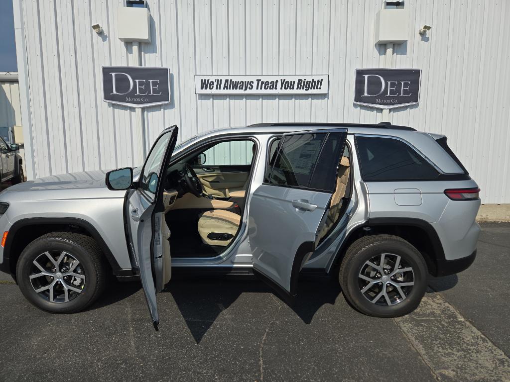 new 2025 Jeep Grand Cherokee car, priced at $46,188