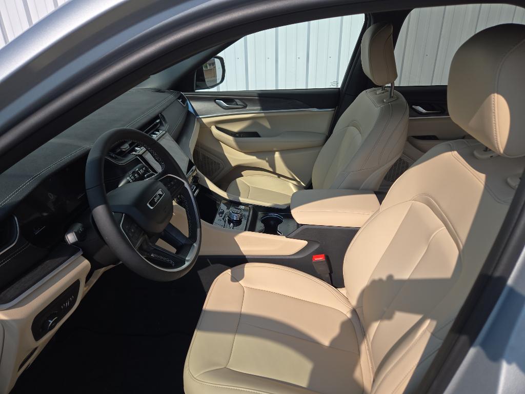 new 2025 Jeep Grand Cherokee car, priced at $46,188