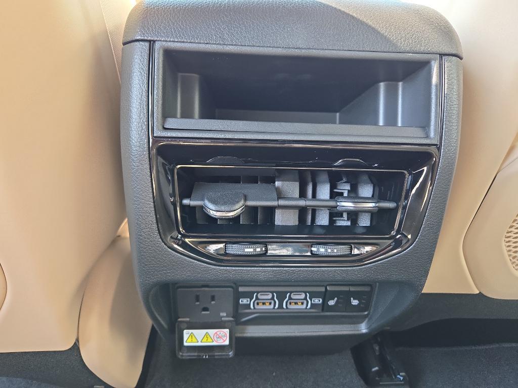 new 2025 Jeep Grand Cherokee car, priced at $46,188