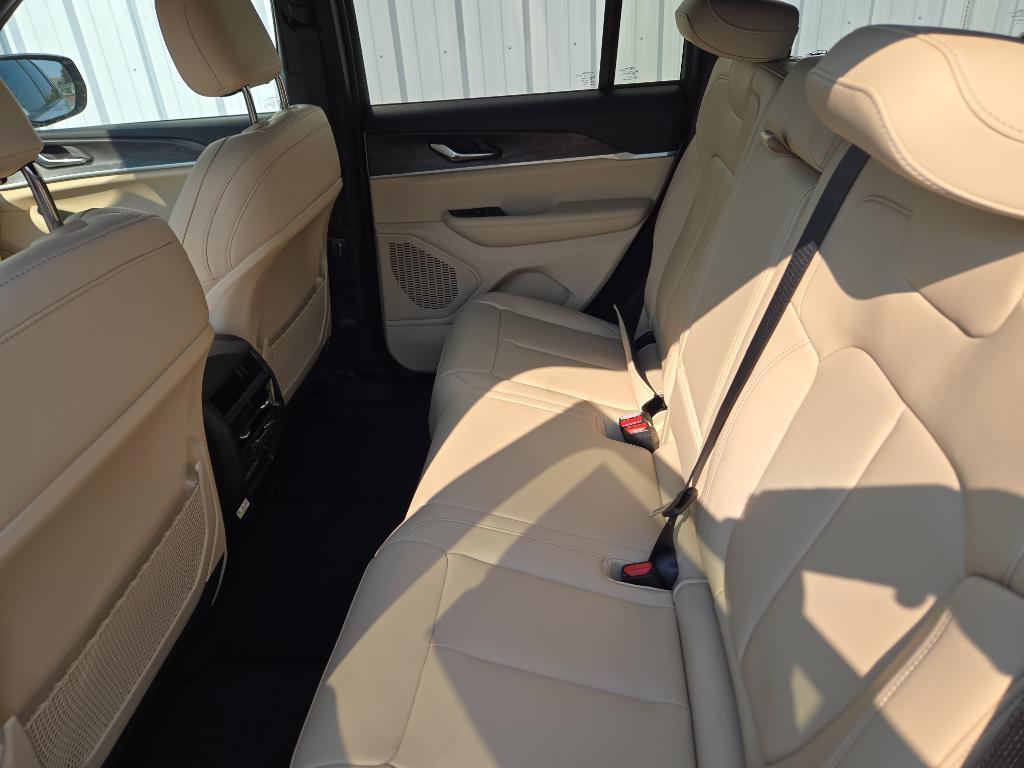 new 2025 Jeep Grand Cherokee car, priced at $46,188