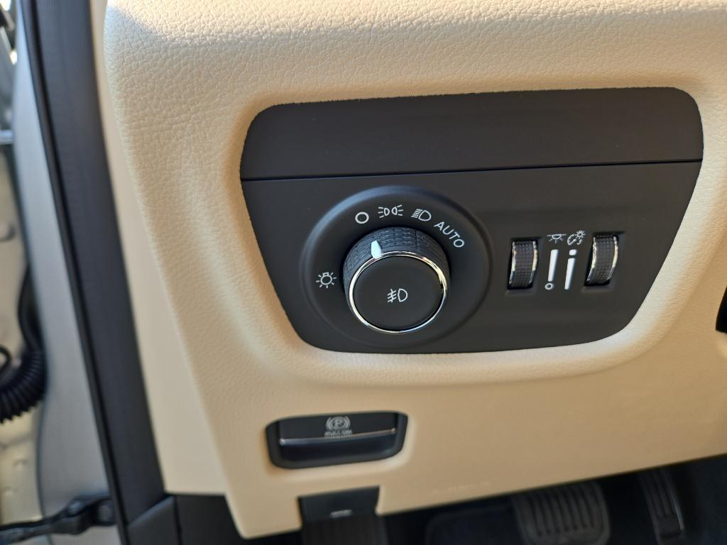 new 2025 Jeep Grand Cherokee car, priced at $46,188