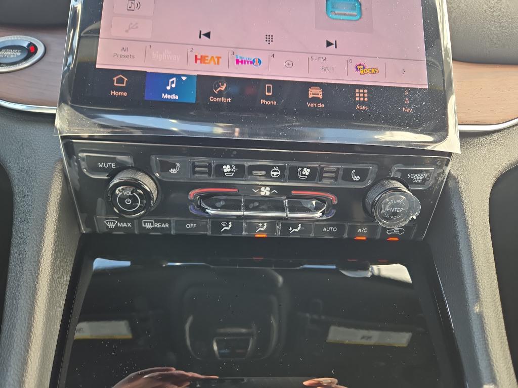 new 2025 Jeep Grand Cherokee car, priced at $60,948