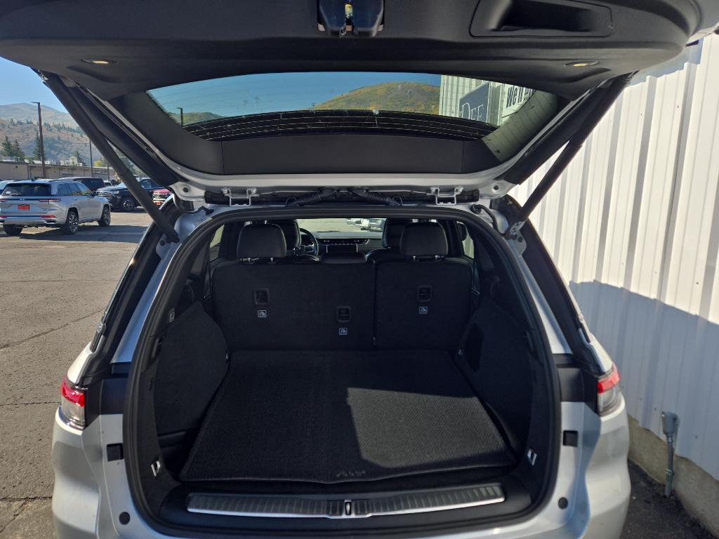 new 2025 Jeep Grand Cherokee car, priced at $60,948