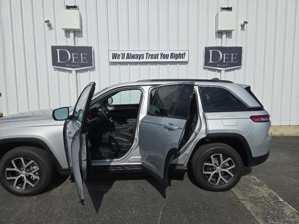 new 2025 Jeep Grand Cherokee car, priced at $50,884