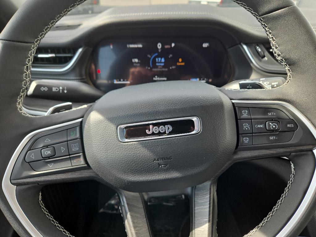 new 2025 Jeep Grand Cherokee car, priced at $50,884