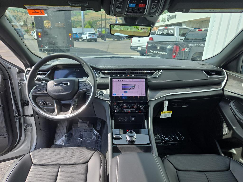 new 2025 Jeep Grand Cherokee car, priced at $50,884