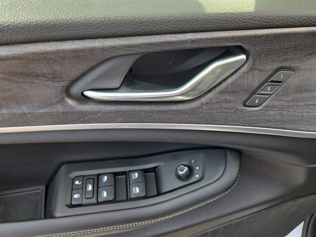 new 2025 Jeep Grand Cherokee car, priced at $50,884
