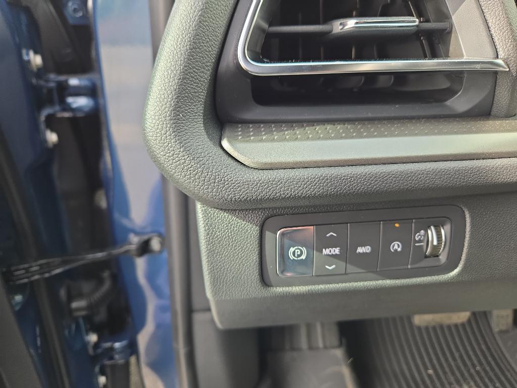 new 2025 Chevrolet Traverse car, priced at $49,040