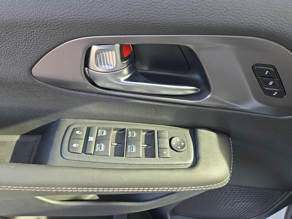 new 2026 Chrysler Pacifica car, priced at $45,923