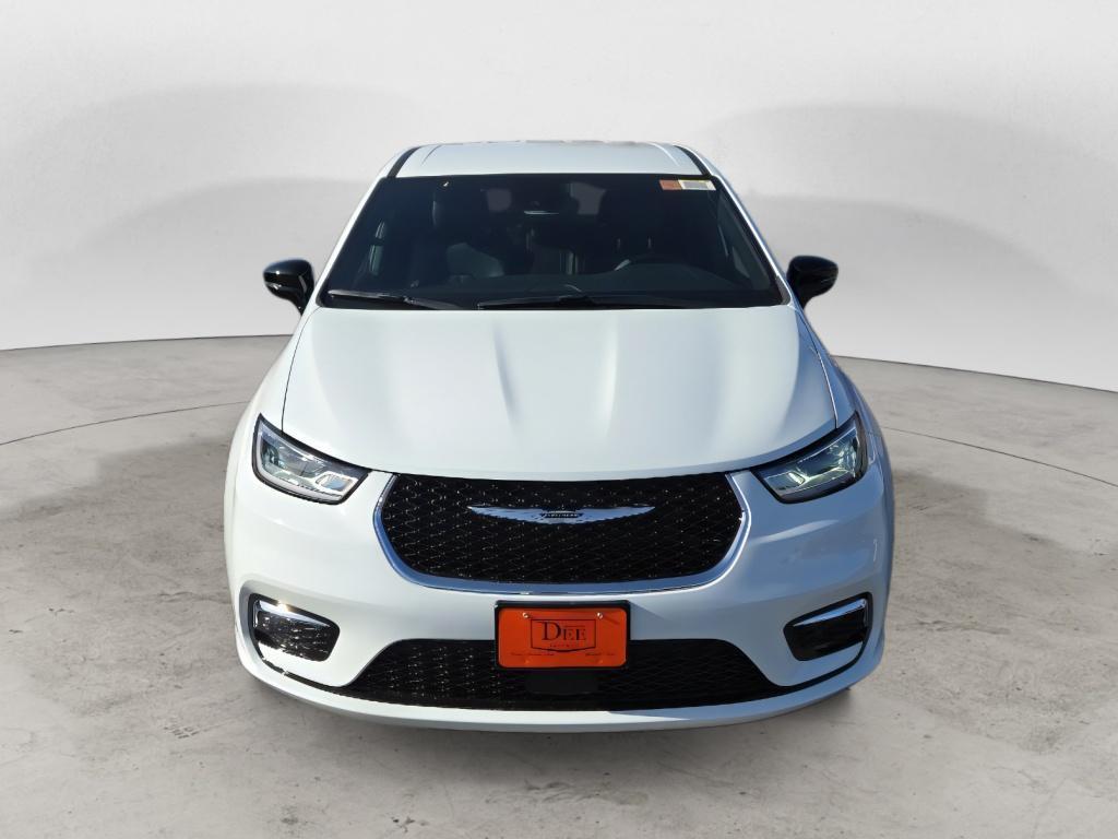 new 2026 Chrysler Pacifica car, priced at $45,923