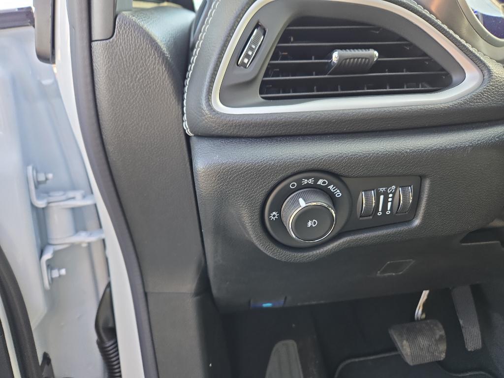 new 2026 Chrysler Pacifica car, priced at $45,923